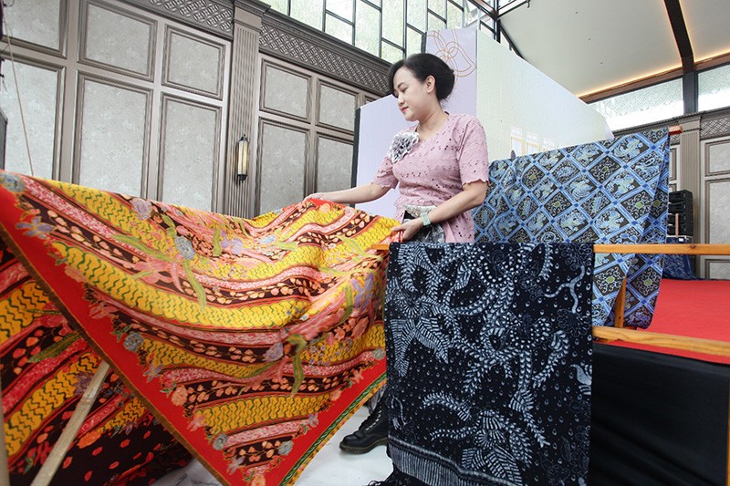 LPS Fasilitasi Pengembangan Batik Indonesia Berteknologi Modern - Bagian 1