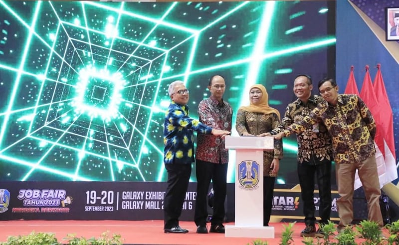 title Ribuan Pelamar Ikuti Job Fair 2023, Gubernur Khofifah: Turunkan Angka TPT Jatim Ribuan Pelamar Ikuti Job Fair 2023, Gubernur Khofifah: Turunkan Angka TPT Jatim