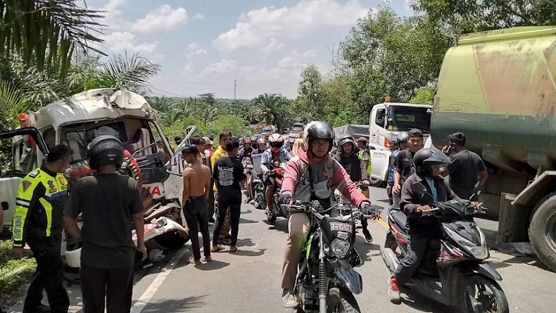 Kecelakaan Ambulans dengan Truk Tangki di Bengkalis, 1 Orang Tewas 4 Luka