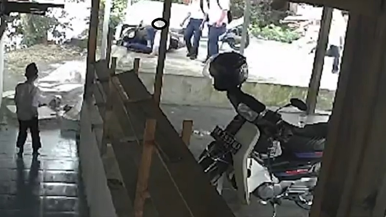Tembok Parkiran Masjid Roboh Dihantam Motor, Bocah SD Tewas Tertimpa saat Wudu