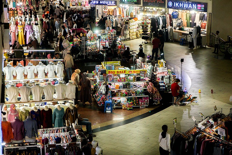 Raut Wajah Pedagang Pasar Tanah Abang Semakin Sepi Pembeli - Bagian 7