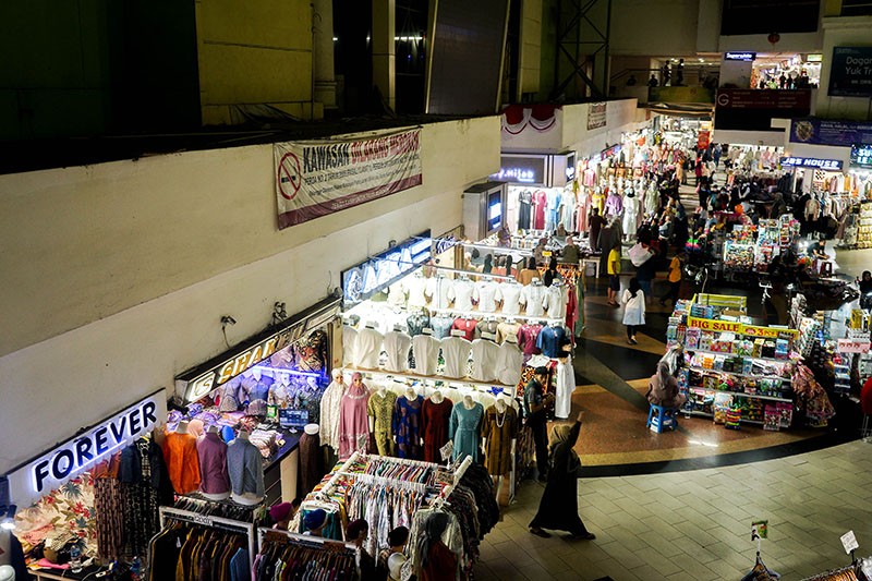 Raut Wajah Pedagang Pasar Tanah Abang Semakin Sepi Pembeli - Bagian 8