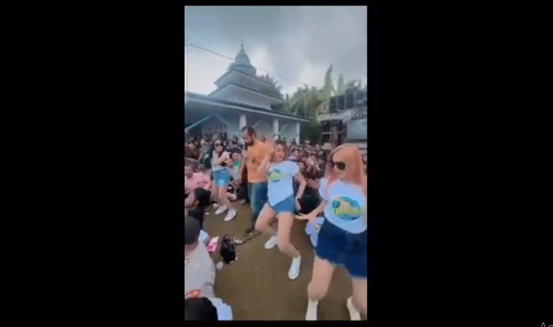 Viral 3 Perempuan Seksi Joget Pargoy di Samping Musala Lumajang, Panitia dan Pemdes Diperiksa Polisi