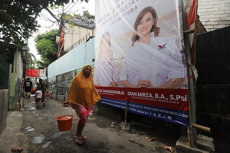Aksi Nyata Partai Perindo, Salurkan Air Bersih untuk Masyarakat Jakarta Barat - Bagian 4