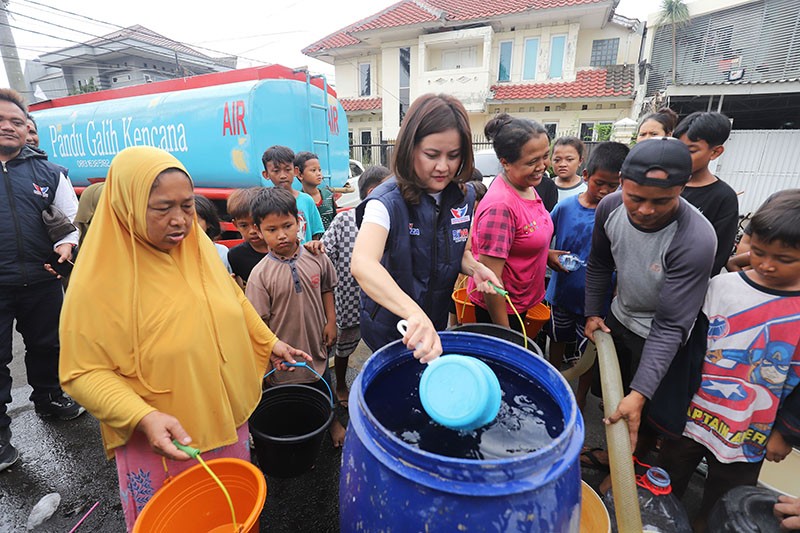 Aksi Nyata Partai Perindo, Salurkan Air Bersih untuk Masyarakat Jakarta Barat - Bagian 2