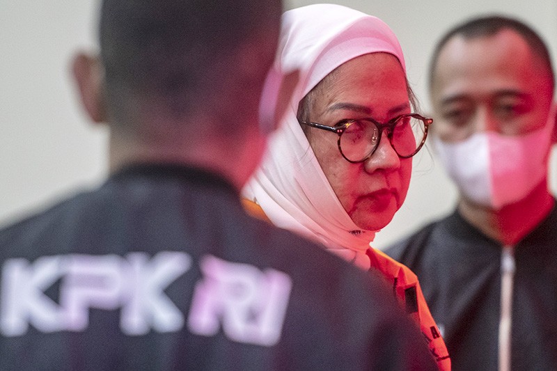 Tampang Mantan Dirut Pertamina Karen Agustiawan Pakai Rompi Tahanan KPK - Bagian 1