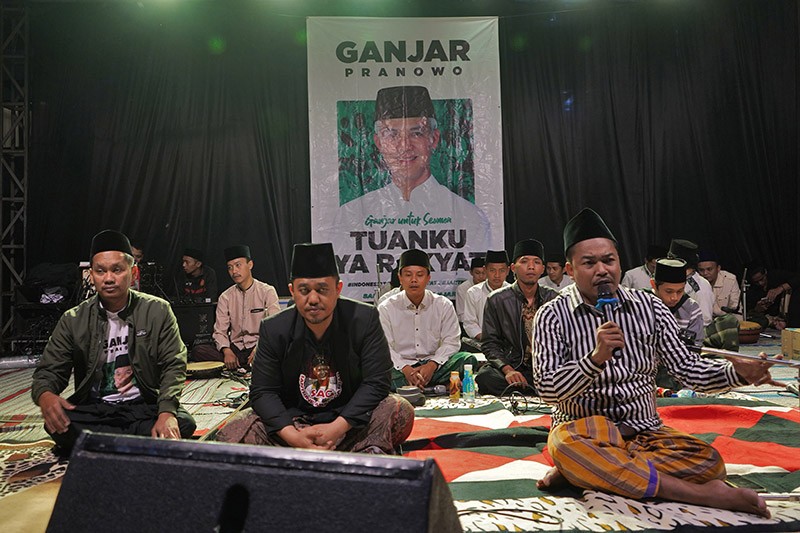 Ratusan Relawan Santrine Abah Ganjar Mengikuti Sholawat Bersama - Bagian 1