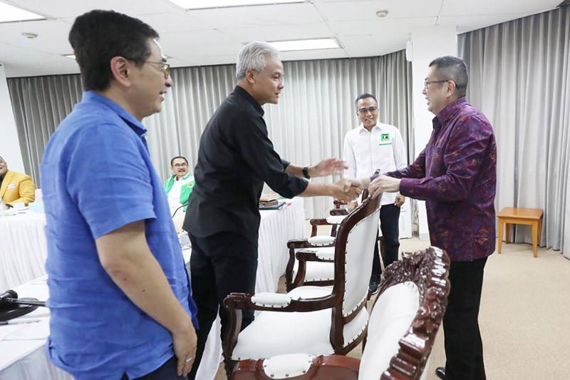 Hary Tanoesoedibjo Sambut Kehadiran Bacapres Ganjar Pranowo di Rapat TPN - Bagian 1