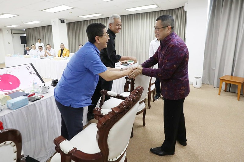 Hary Tanoesoedibjo Sambut Kehadiran Bacapres Ganjar Pranowo di Rapat TPN - Bagian 2