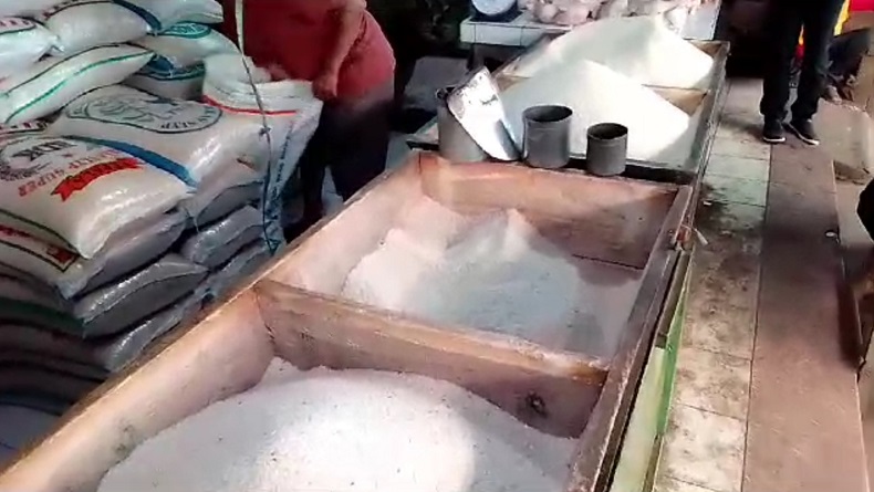 Antre Berjam-jam dan Kepanasan di Pasar Murah tapi Tak Dapat Beras, Warga Purwakarta Kecewa