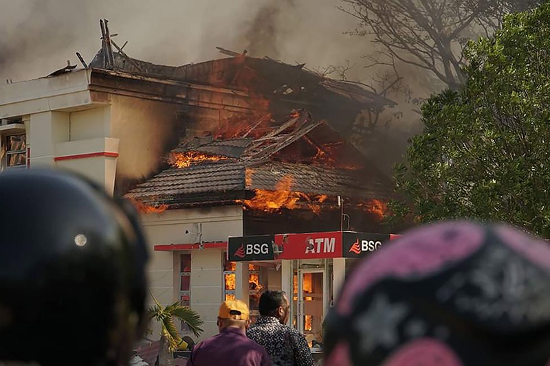 Kantor Bupati Pohuwato Gorontalo Hangus Dibakar Massa - Bagian 2