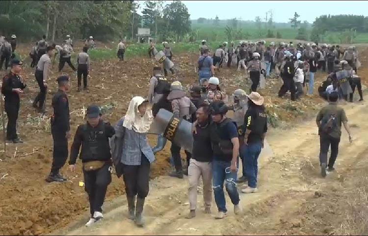title Eksekusi Lahan di Lampung Tengah Memanas, Polisi Tangkap 7 Warga Bersenjata Tajam Eksekusi Lahan di Lampung Tengah Memanas, Polisi Tangkap 7 Warga Bersenjata Tajam