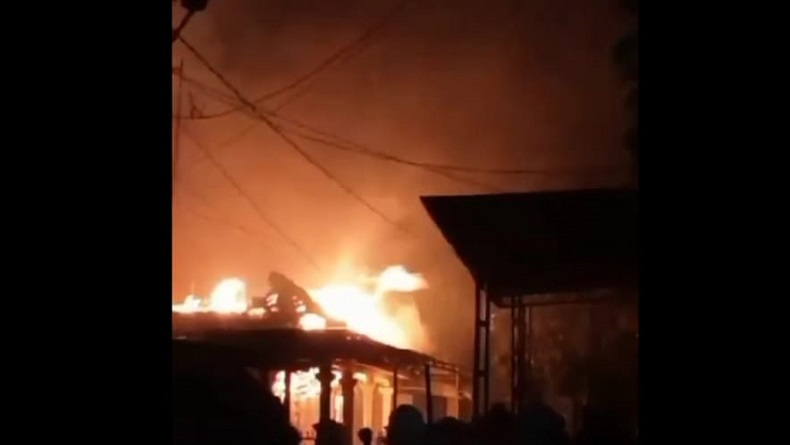 5 Rumah Dekat Pondok Buntet Pesantren di Astanajapura Cirebon Ludes Terbakar