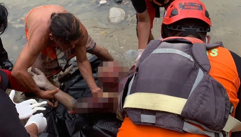 Penumpang Travel Jatuh ke Sungai Lau Renun Ditemukan Tewas