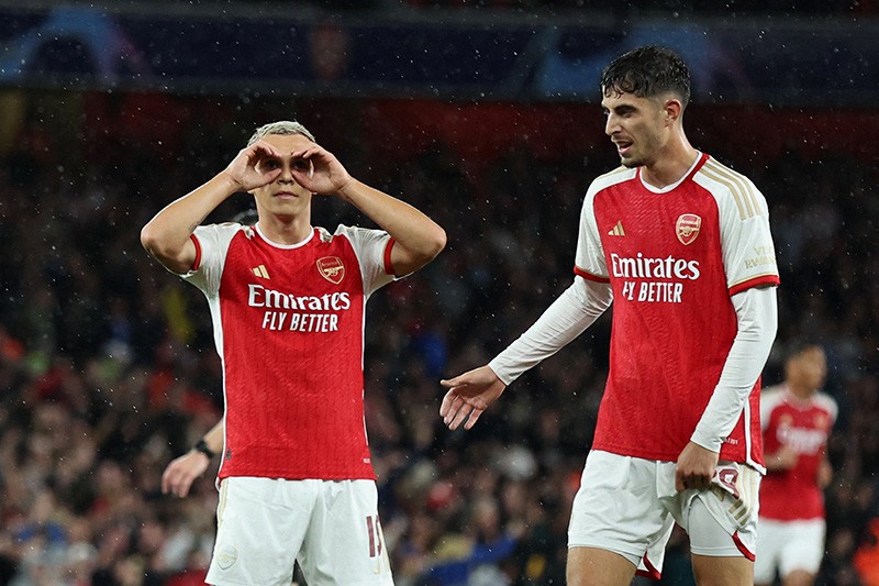 Selebrasi Pemain Arsenal Bantai PSV Eindhoven 4-0 - Bagian 1