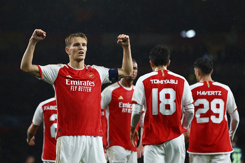 Selebrasi Pemain Arsenal Bantai PSV Eindhoven 4-0 - Bagian 2