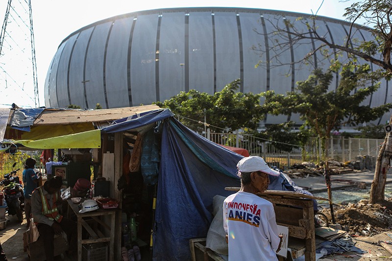 Warga Kampung Bayam Buka Tenda Bertahan di Samping Stadion JIS  - Bagian 2