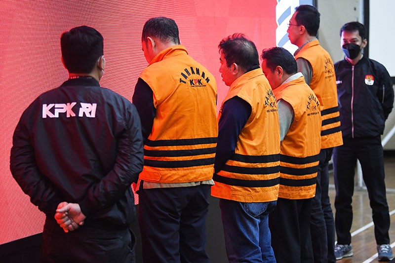 Tampang Tersangka Kasus Dugaan Korupsi Pembangunan Gereja Kingmi Ditahan KPK - Bagian 2