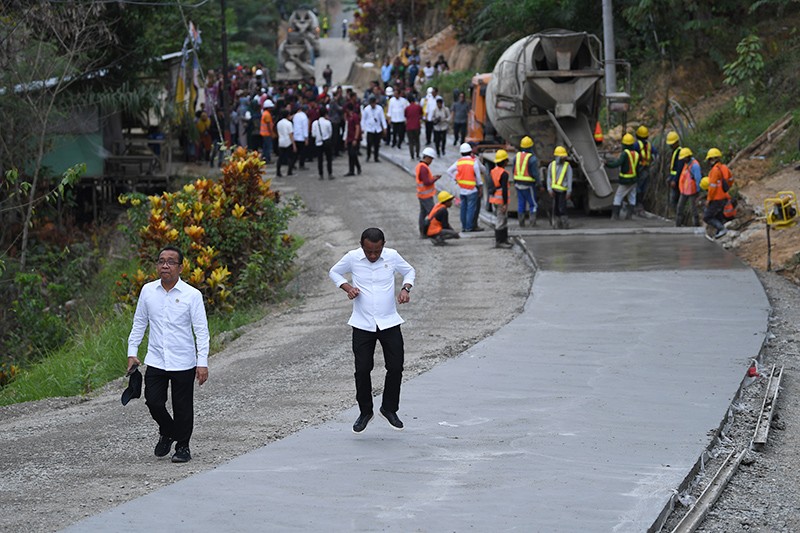 Presiden Jokowi Cek Pembangunan Jalan Menuju IKN dan Tempat Wisata - Bagian 3