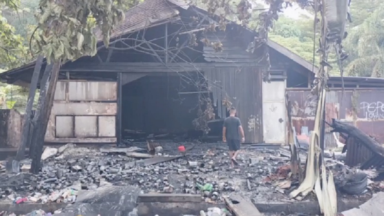 Gegara 2 Bocah Bakar Rak Telur, Gudang Penyimpanan Barang Bekas Ludes Dilalap Api