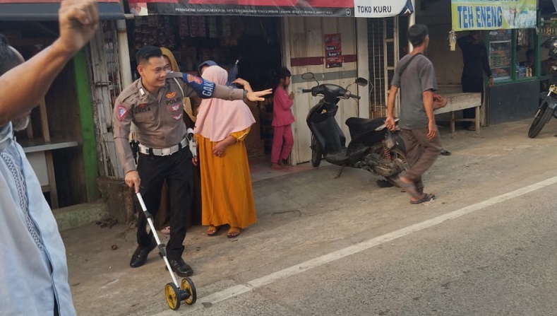 Kecelakaan Di Bogor, Minibus Tabrak Motor Dan Kios 3 Orang Luka-luka