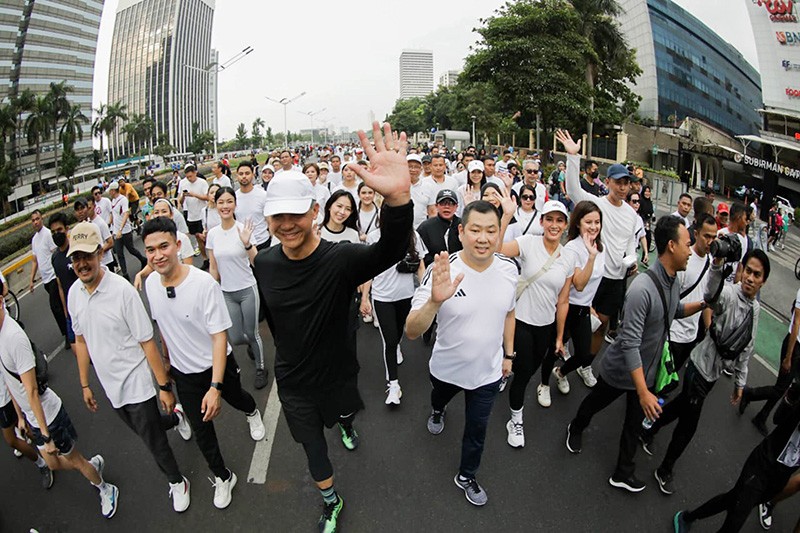 Momen HT dan Ganjar Pranowo Jalan Pagi Bareng di Kawasan CFD Jakarta - Bagian 1