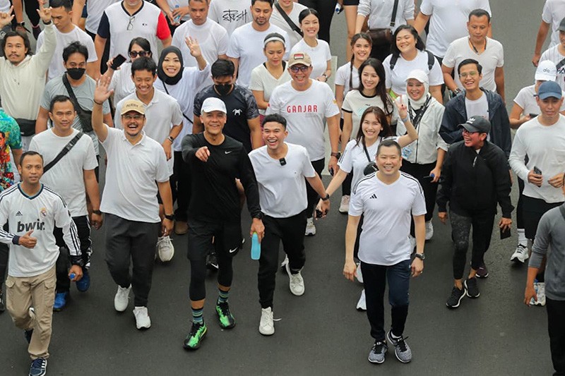 Momen HT dan Ganjar Pranowo Jalan Pagi Bareng di Kawasan CFD Jakarta - Bagian 3