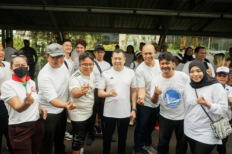Momen HT dan Ganjar Pranowo Jalan Pagi Bareng di Kawasan CFD Jakarta - Bagian 8