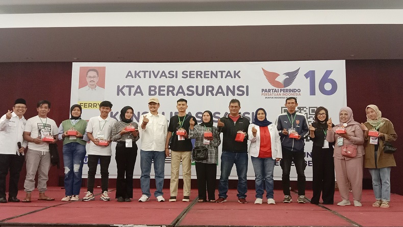 title Bahagianya Ribuan Warga Bandung Dapat KTA Berasuransi Partai Perindo Bahagianya Ribuan Warga Bandung Dapat KTA Berasuransi Partai Perindo