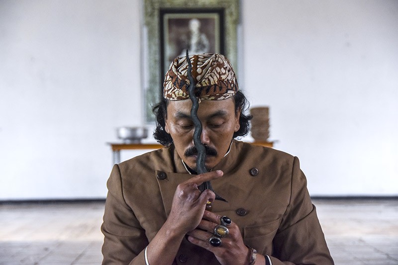 Prosesi Pencucian Benda Pusaka Peninggalan Bupati Ciamis Tahun 1886-1939 - Bagian 2