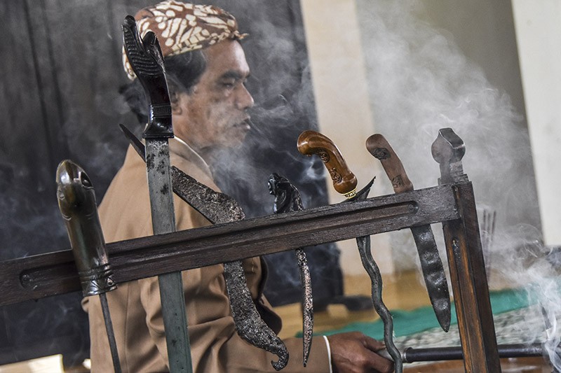 Prosesi Pencucian Benda Pusaka Peninggalan Bupati Ciamis Tahun 1886-1939 - Bagian 1