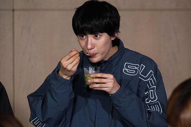 Respons Personel Boyband Korsel RIIZE Cicipi Kue Lapis hingga Es Cendol - Bagian 2