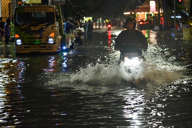 Kota Medan Terendam Banjir akibat Sistem Drainase Buruk - Bagian 2