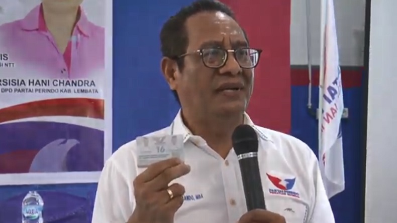 title Karolus Karni Lando Bagikan KTA Berasuransi saat Hadiri Rakerda Partai Perindo di Lembata Karolus Karni Lando Bagikan KTA Berasuransi saat Hadiri Rakerda Partai Perindo di Lembata