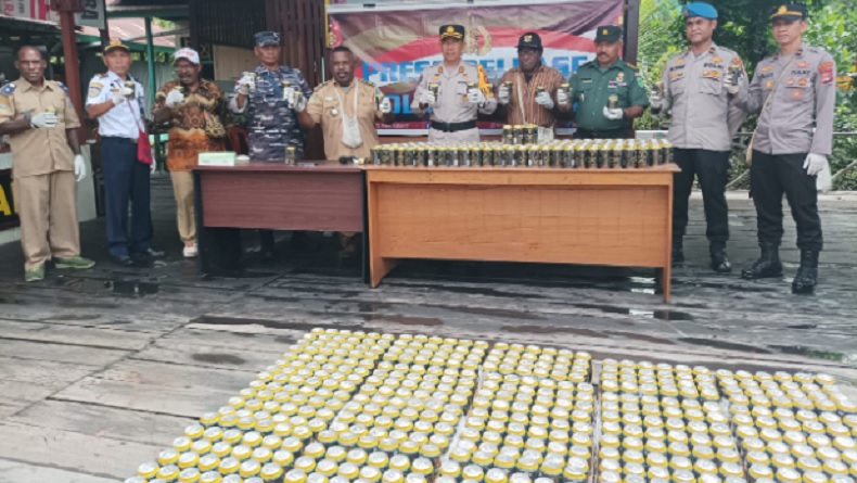 Ribuan Kaleng Bir Hitam Dimusnahkan di Agats Papua Selatan
