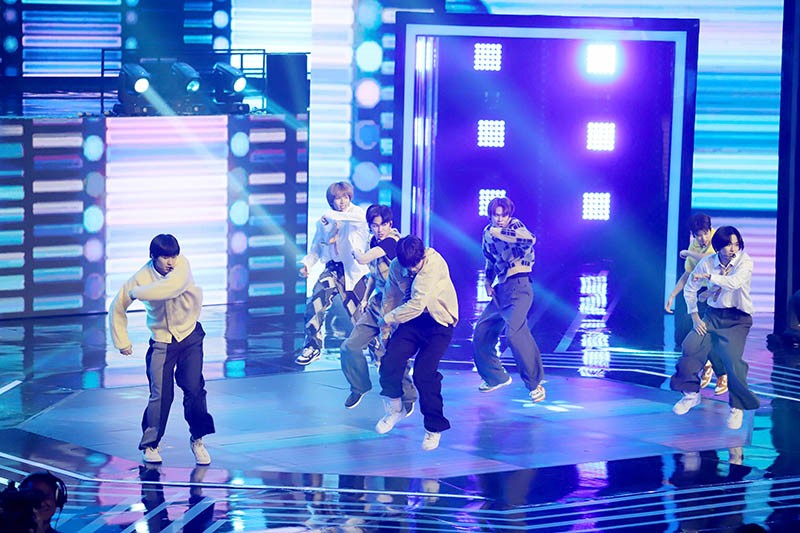 Boyband Korea Selatan RIIZE Meriahkan Indonesian Television Awards 2023 - Bagian 3
