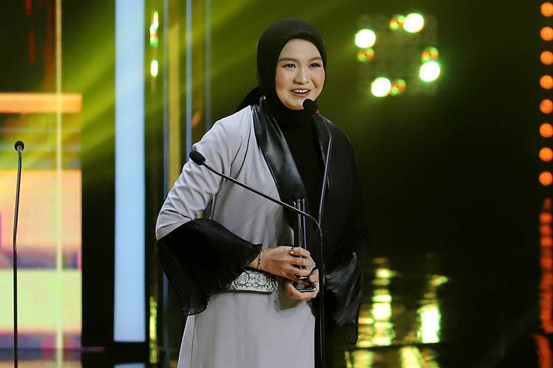 Salma Idol Terima Penghargaan Pendatang Baru Televisi Terpopuler ITA 2023 - Bagian 1