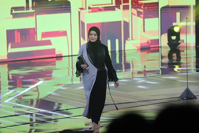 Salma Idol Terima Penghargaan Pendatang Baru Televisi Terpopuler ITA 2023 - Bagian 3