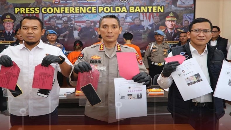 title 3 Selebgram di Banten Ditangkap gegara Promosi Judi Online, Diupah Rp2 Juta untuk 2 Postingan 3 Selebgram di Banten Ditangkap gegara Promosi Judi Online, Diupah Rp2 Juta untuk 2 Postingan