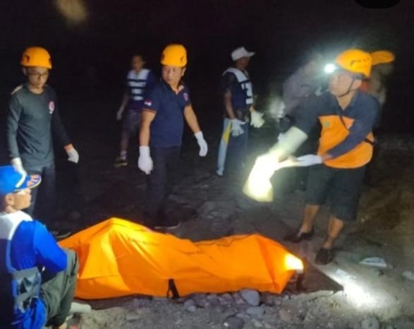 title Hendak Rekam Sunset, Turis Jerman Tewas Jatuh dari Tebing Pantai di Bali Hendak Rekam Sunset, Turis Jerman Tewas Jatuh dari Tebing Pantai di Bali