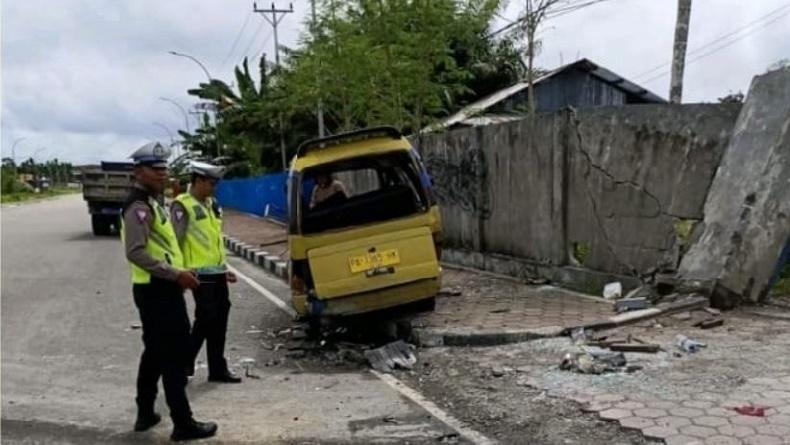 Kecelakaan di Timika, Sopir Avanza Mabuk Tabrak Angkot Bawa 7 Pelajar