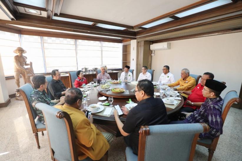 Foto-Foto Kekompakan Ketua Umum Partai Pendukung Ganjar Pranowo - Bagian 5