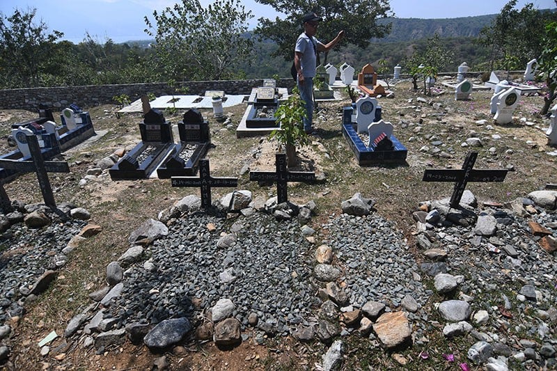 Pemakaman Massal Korban Tsunami dan Likuefaksi Palu 5 Tahun Lalu Dipenuhi Peziarah - Bagian 1