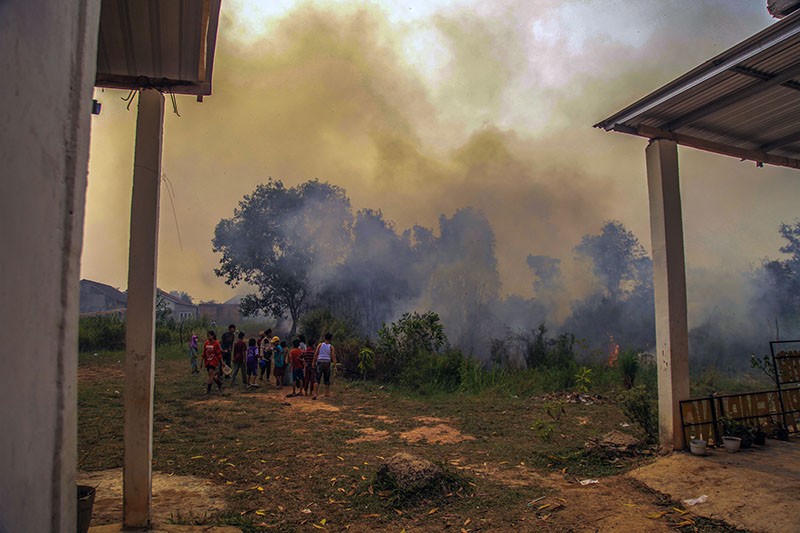 Begini Semangat Anak-Anak Palembang Jaga Sekolah dari Kebakaran Lahan - Bagian 7