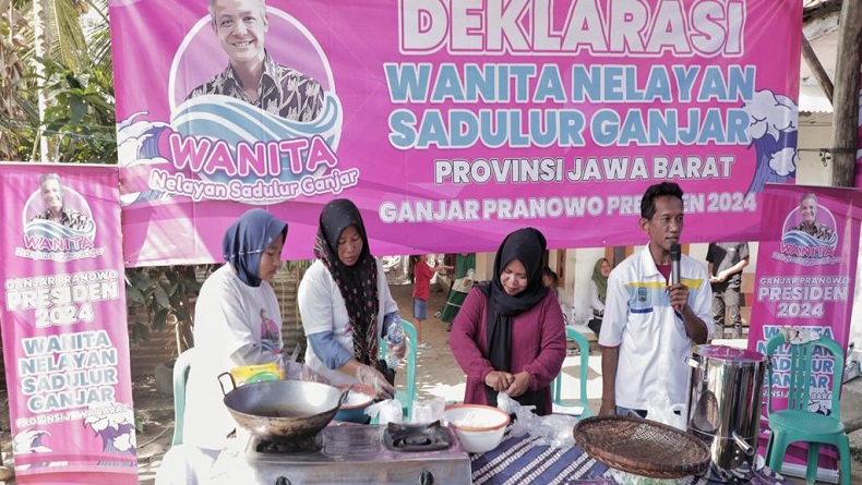 Istri Nelayan di Tasikmalaya Dilatih Buat Keripik Kelapa demi Kemandirian Ekonomi