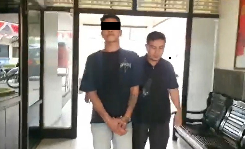 title Dipicu Dendam, Pemuda di Sambas Tusuk Paman Pakai Pisau Dapur Dipicu Dendam, Pemuda di Sambas Tusuk Paman Pakai Pisau Dapur
