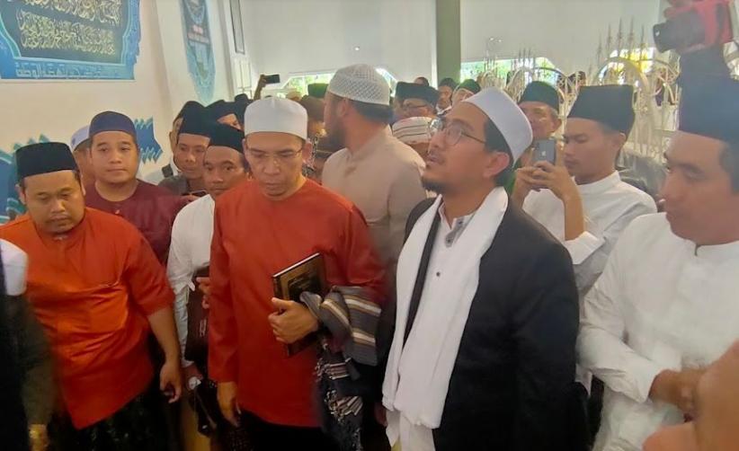 Rombongan Putra KH Maimoen Zubair Bersilaturahmi ke TGB di Pancor Lombok Timur