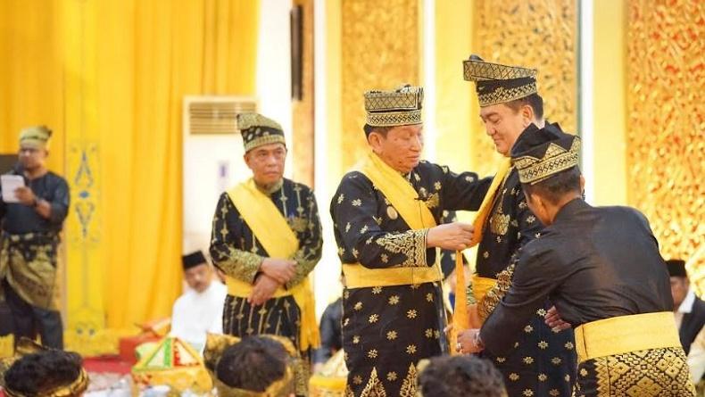 Kapolda Riau Irjen M Iqbal Dianugerahi Gelar Adat Datuk Seri Jaya Perkasa Setia Negeri