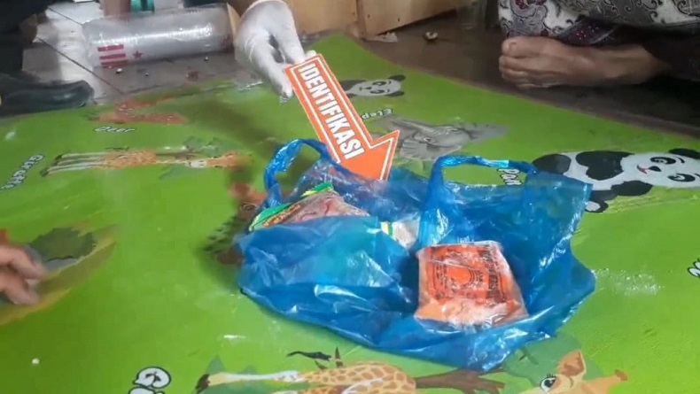 Puluhan Anak SD Diduga Keracunan, Inafis Polres Cimahi Olah TKP di Rumah Penjual Cimin