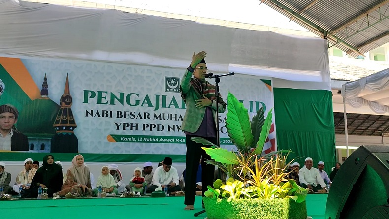 Beberkan Manfaat Salat Tahajud, TGB Ajak Santri Biasakan Qiyamul Lail